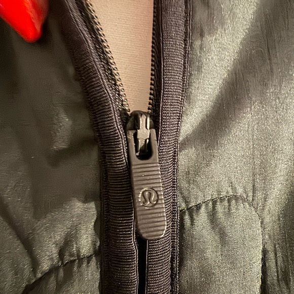 EUC lululemon athletica Two-Tone Mixed Media Puffer Quarter Zip Jacket 8 Medium - Picture 2 of 5